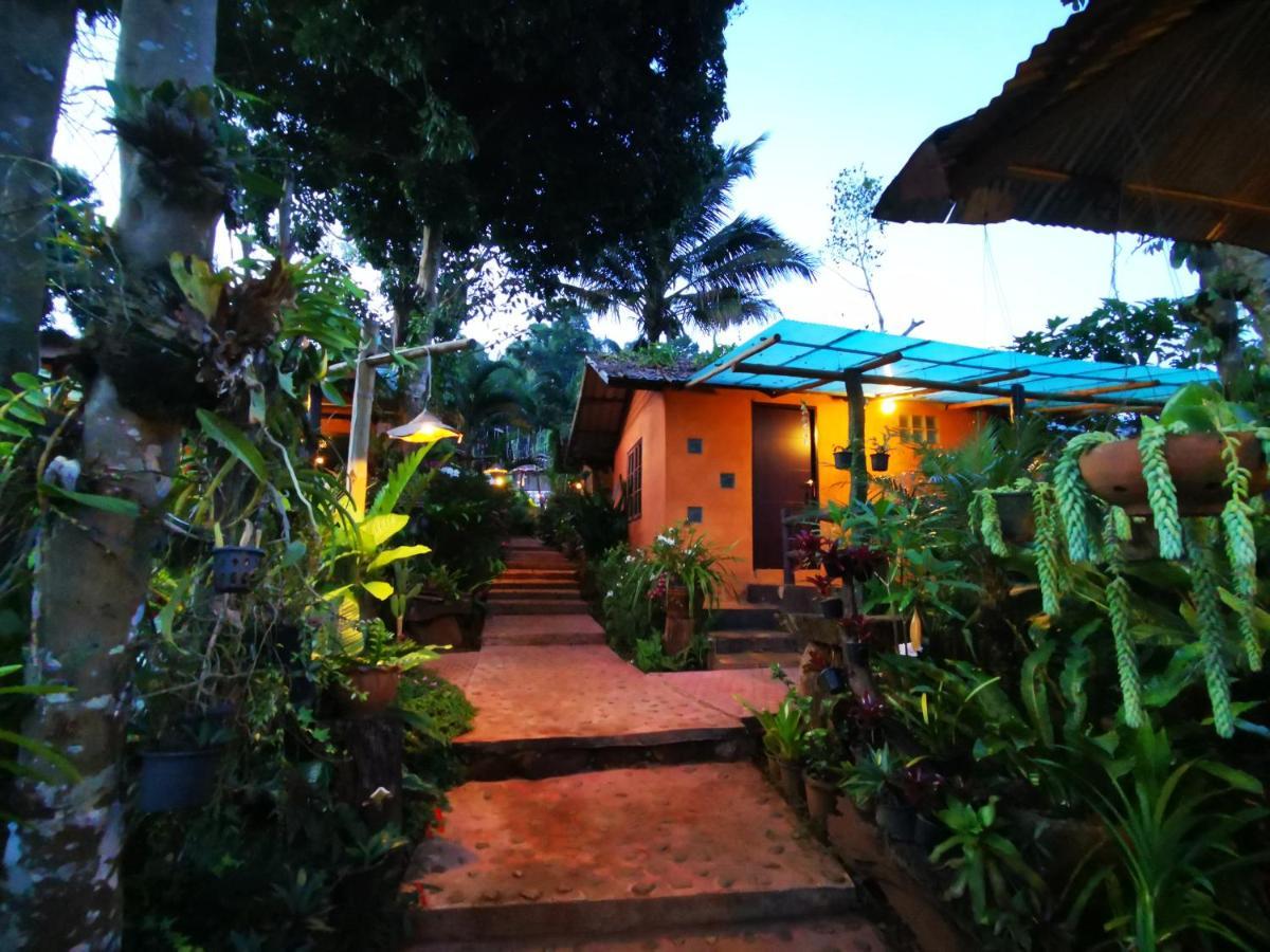 บ้านดินโฮมสเตย์ ปางอุ๋ง Ban Huai Makhuea Som Exterior foto